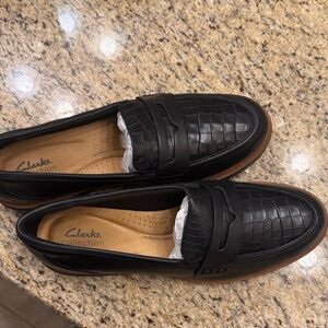 Clarks Black Croc-Embossed Loafers for Women